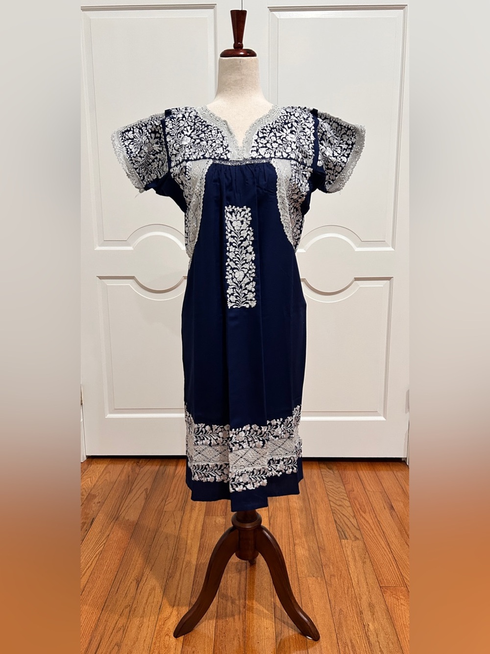 San Antonino gala Dress,Oax,Mexican dress Hand Embroidered with Silk threads.